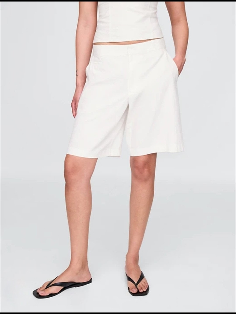 GAP Cream Bermuda Shorts with Side Pockets - Never Worn